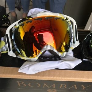 OAKLEY GOGGLES W/ lens